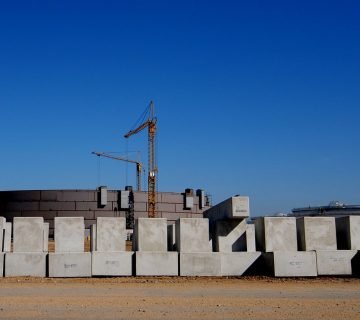 Het gebruik van betonnen legoblokken